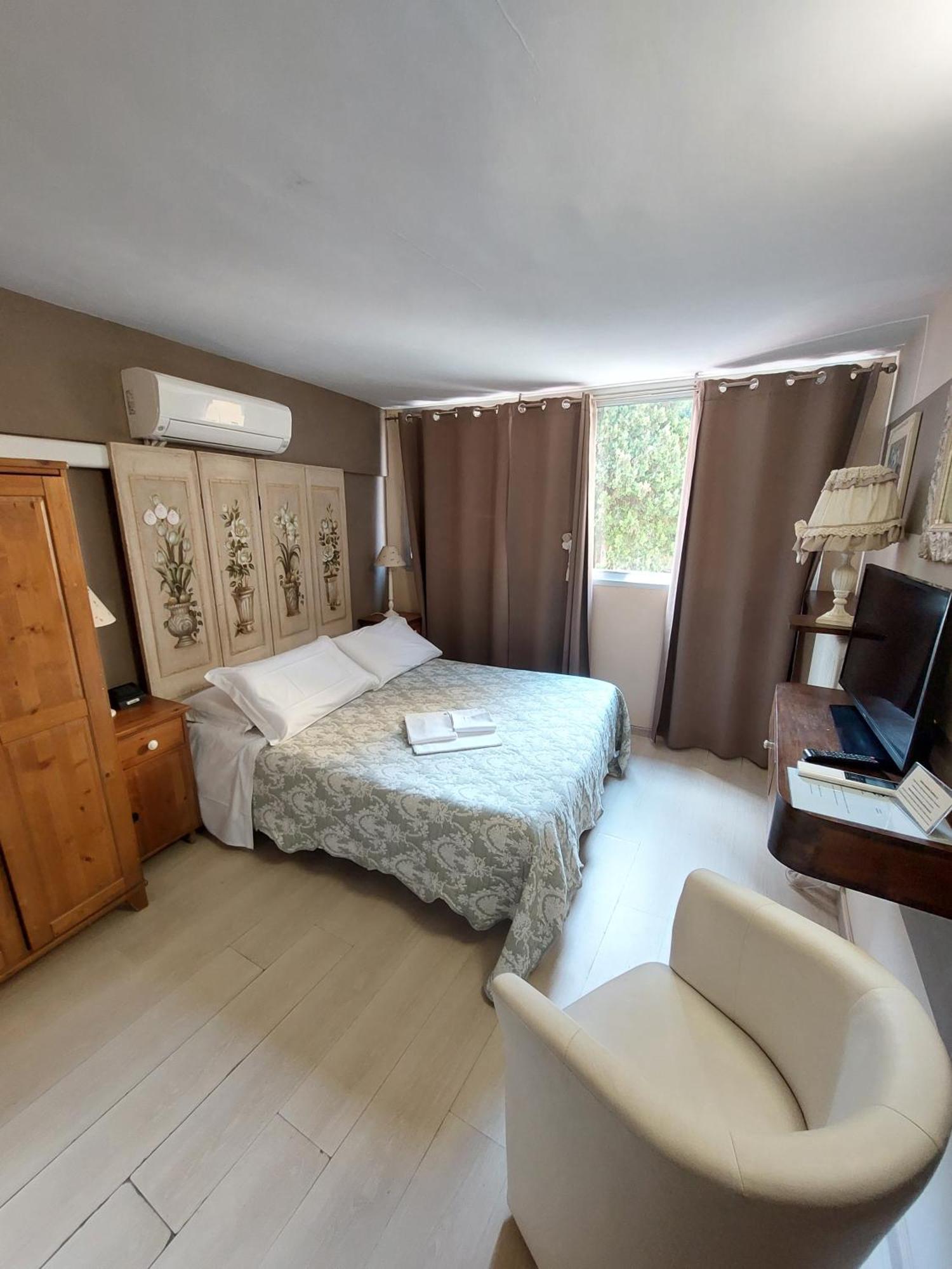 Tina Hotel 2*